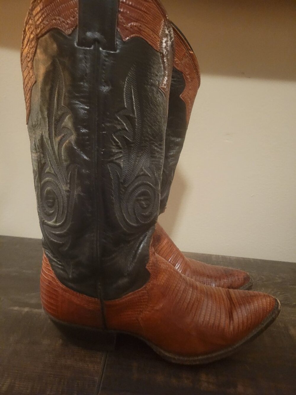 Vintage Justin Cowboy boots size 6 women,Combination last,unique combo of leathe